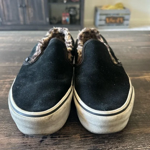 Vans - Platform Black Suede Slip-On Shoes with Fur Lining - Picture 2 of 5